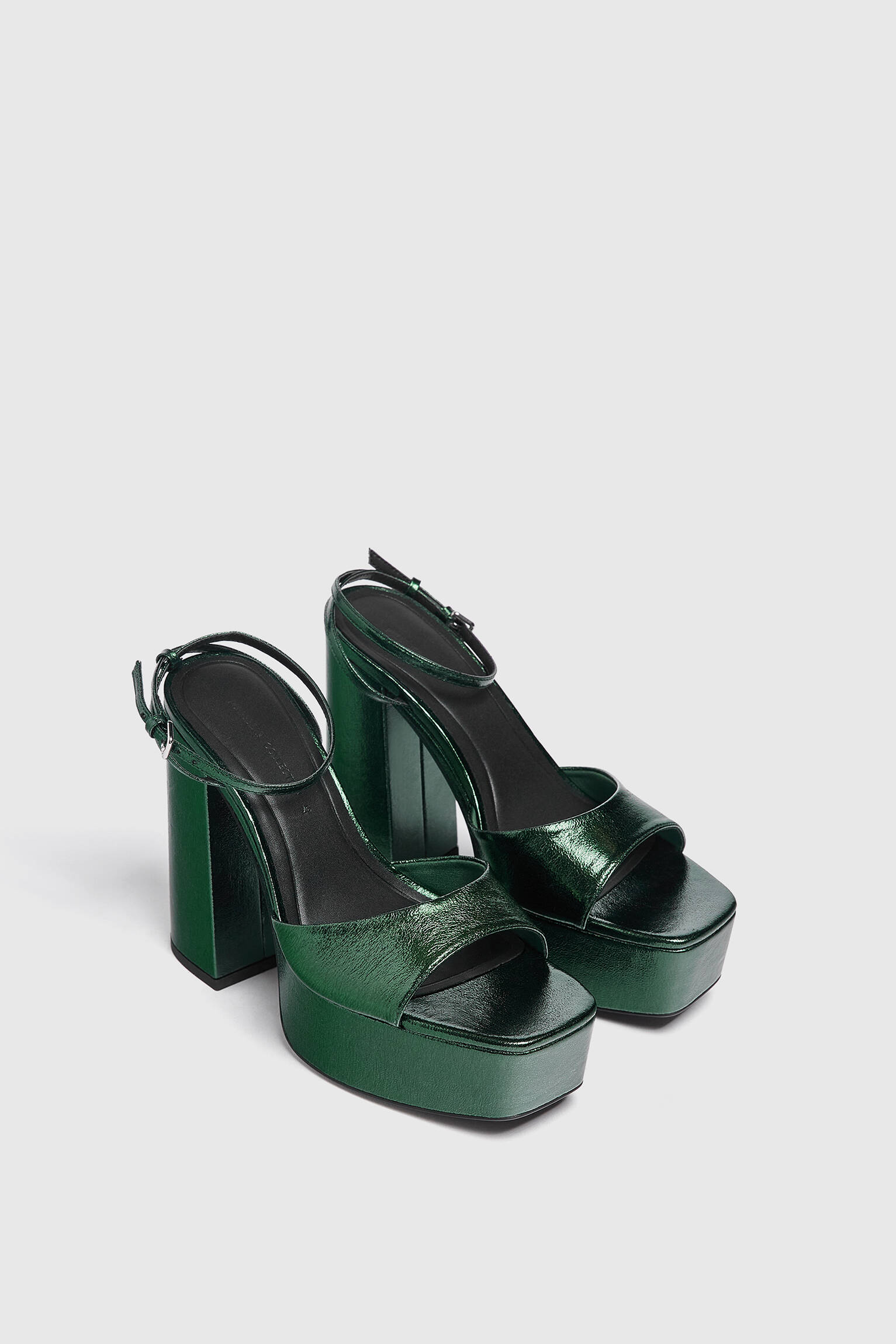 Sandália plataforma metálica - verde