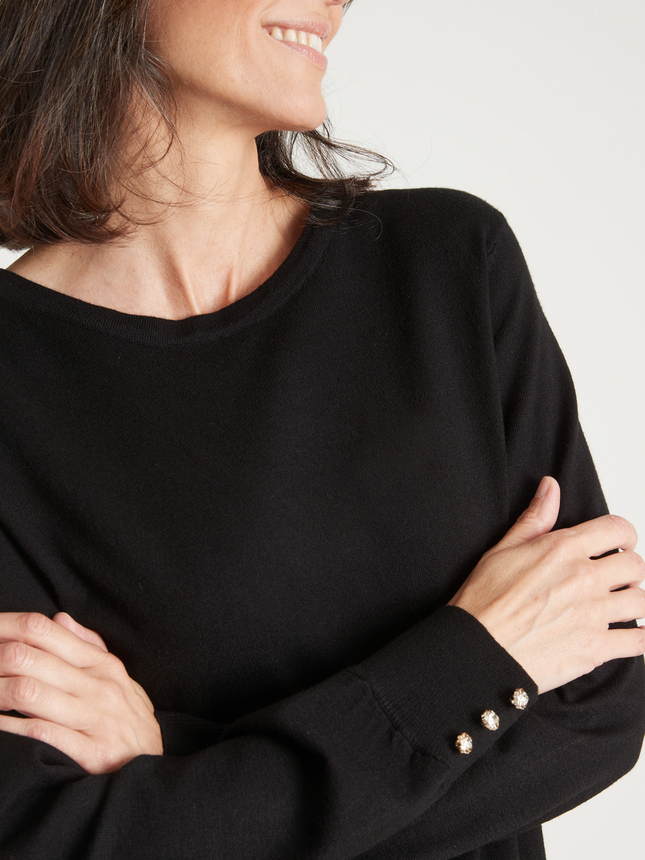 Pull boutons-bijoux aux manches