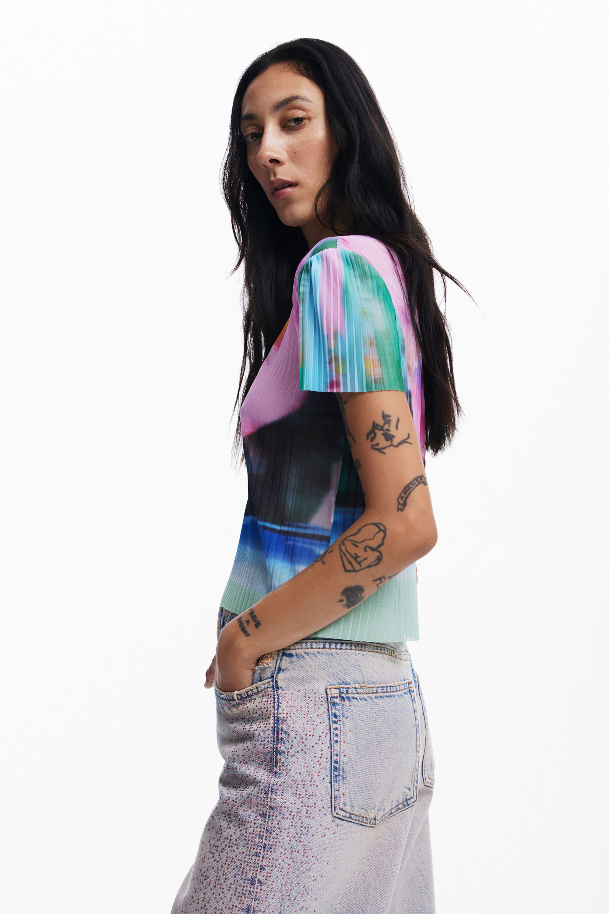 camiseta com paisagem desfocada