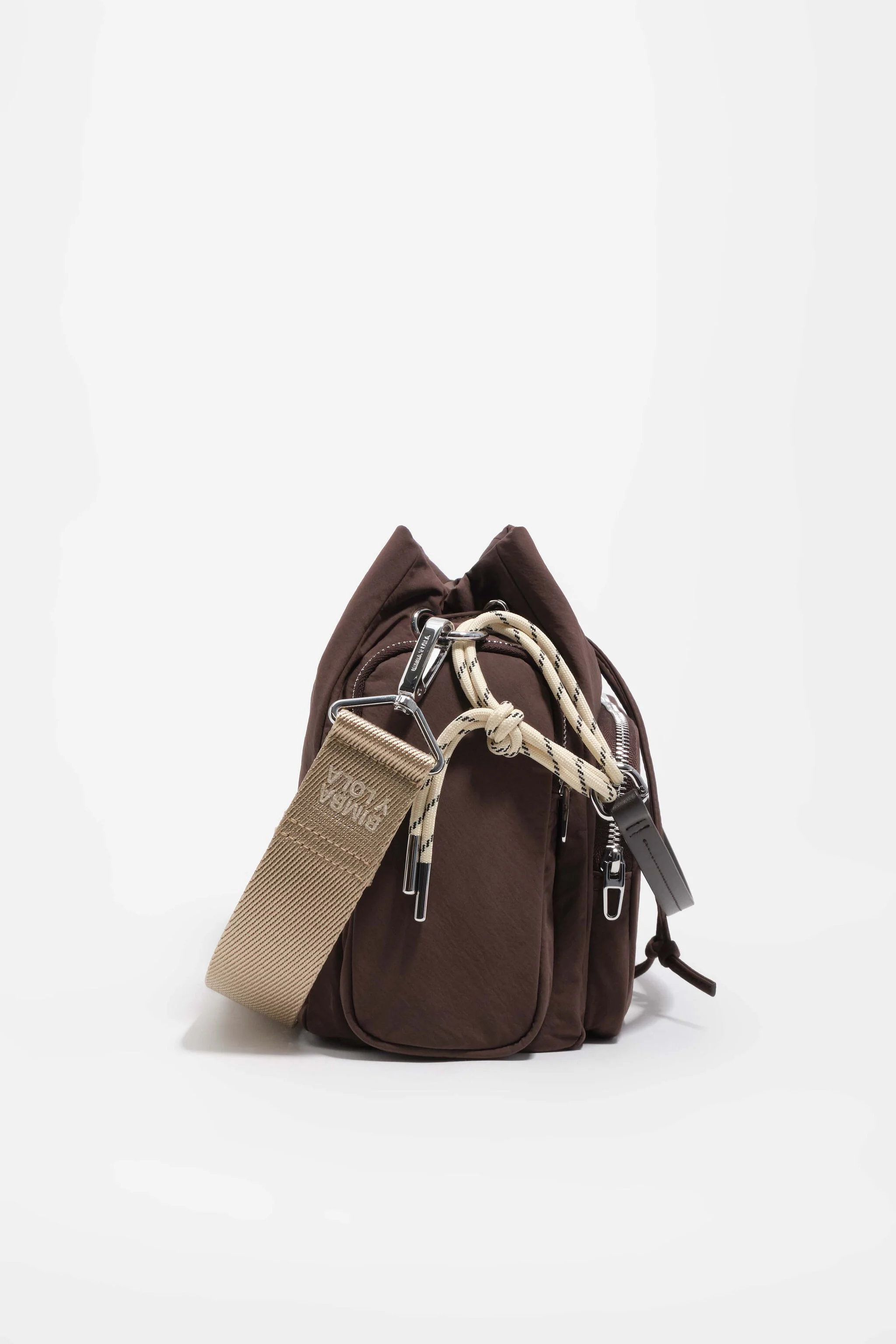Bolsa tipo balde de bolso em nylon marrom escuro médio