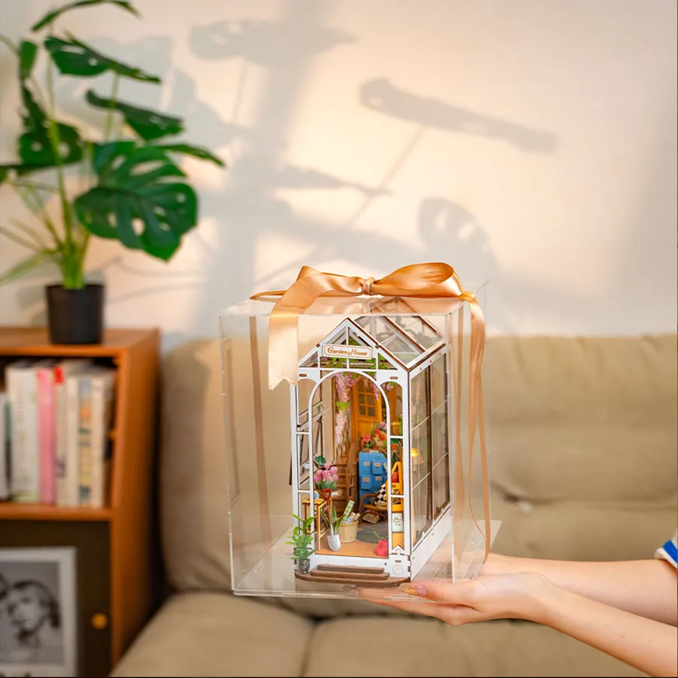 (176-tlg. Set) Rolife Book Nook Modell Bausatz DIY Miniatur Haus mit Licht Home Deko Buchstütze für Erwachsene (TGB06) - Garden House