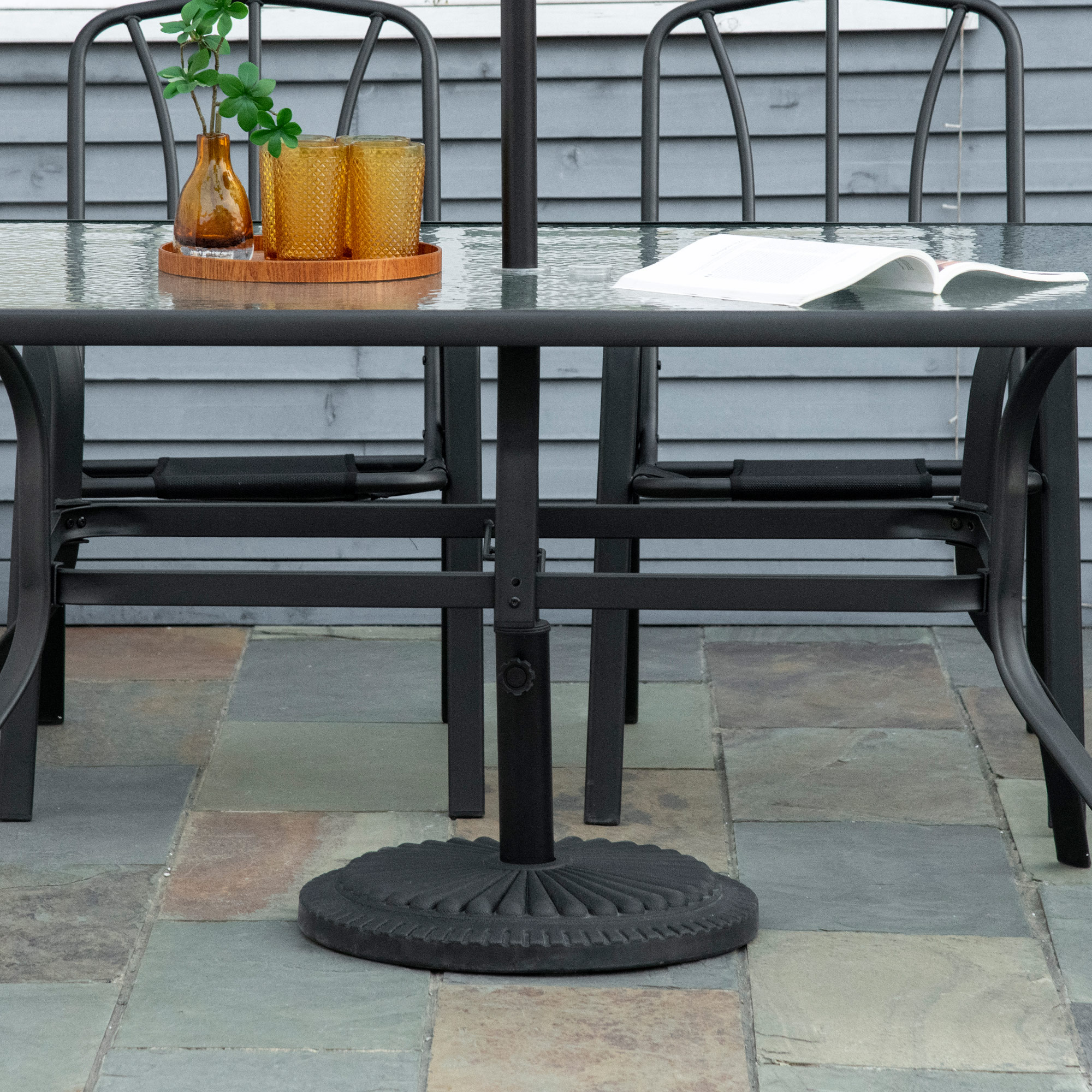 Base para guarda-sol de jardim Outsunny, peso líquido 15 kg, suporte para guarda-sol adequado para hastes de 35 mm/38 mm/48 mm, metal preenchido com cimento para terraço externo, Ø49 x 32 cm, preto