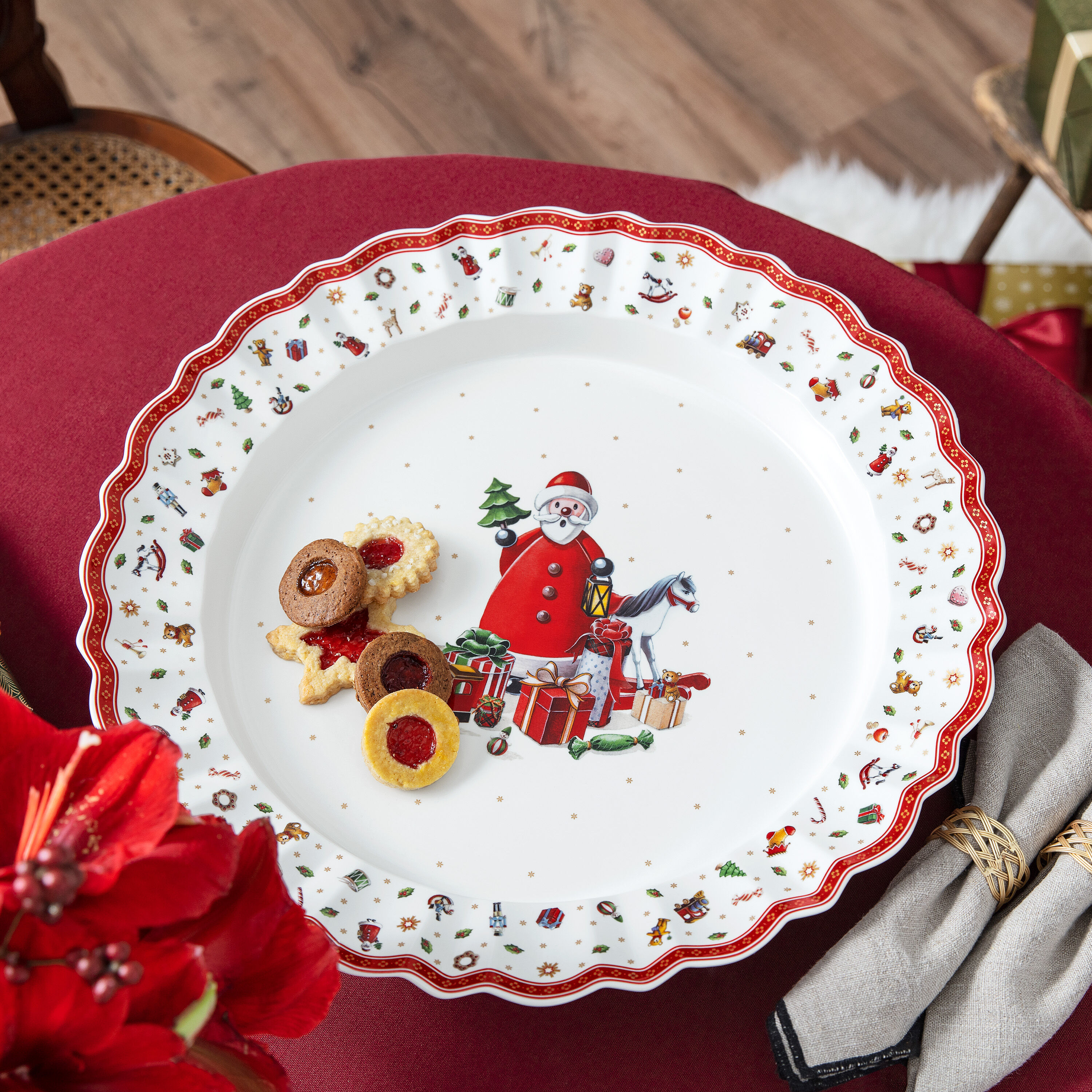 Toy's Delight Centerpiece bowl Red, Premium Porcelain