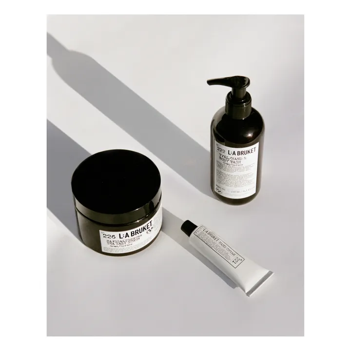 L:A BRUKET Crème mains Épicéa 221 - 70 ml