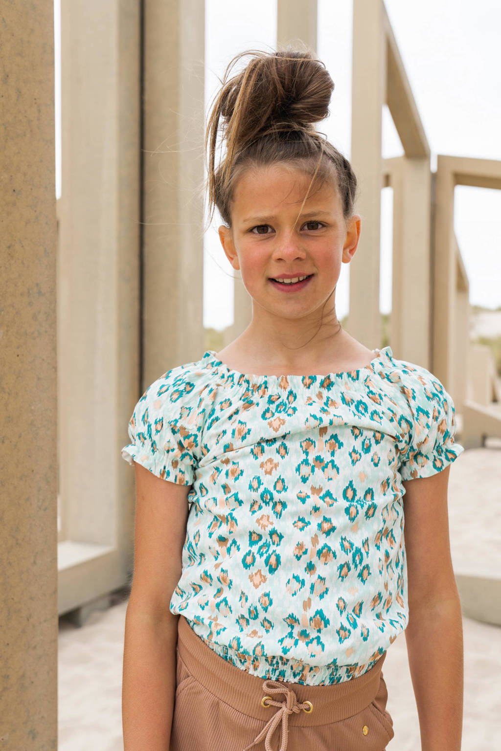 No Way Monday blouse met all over print lichtblauw