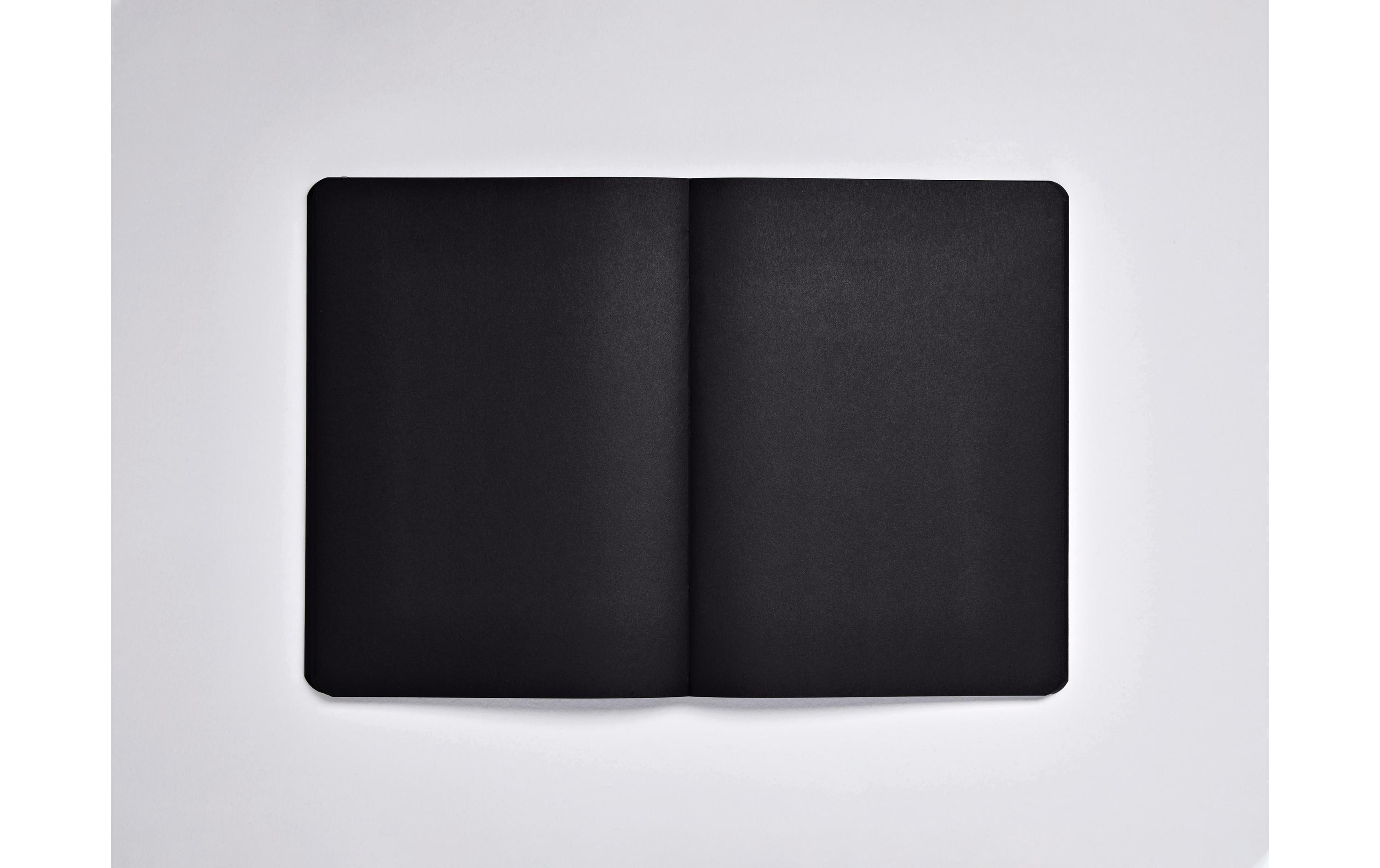 Malbuch Not White & Stabilo Pen 68, 22 x 16.5 cmNotizheft mit 6er metallic Stabilo Pen