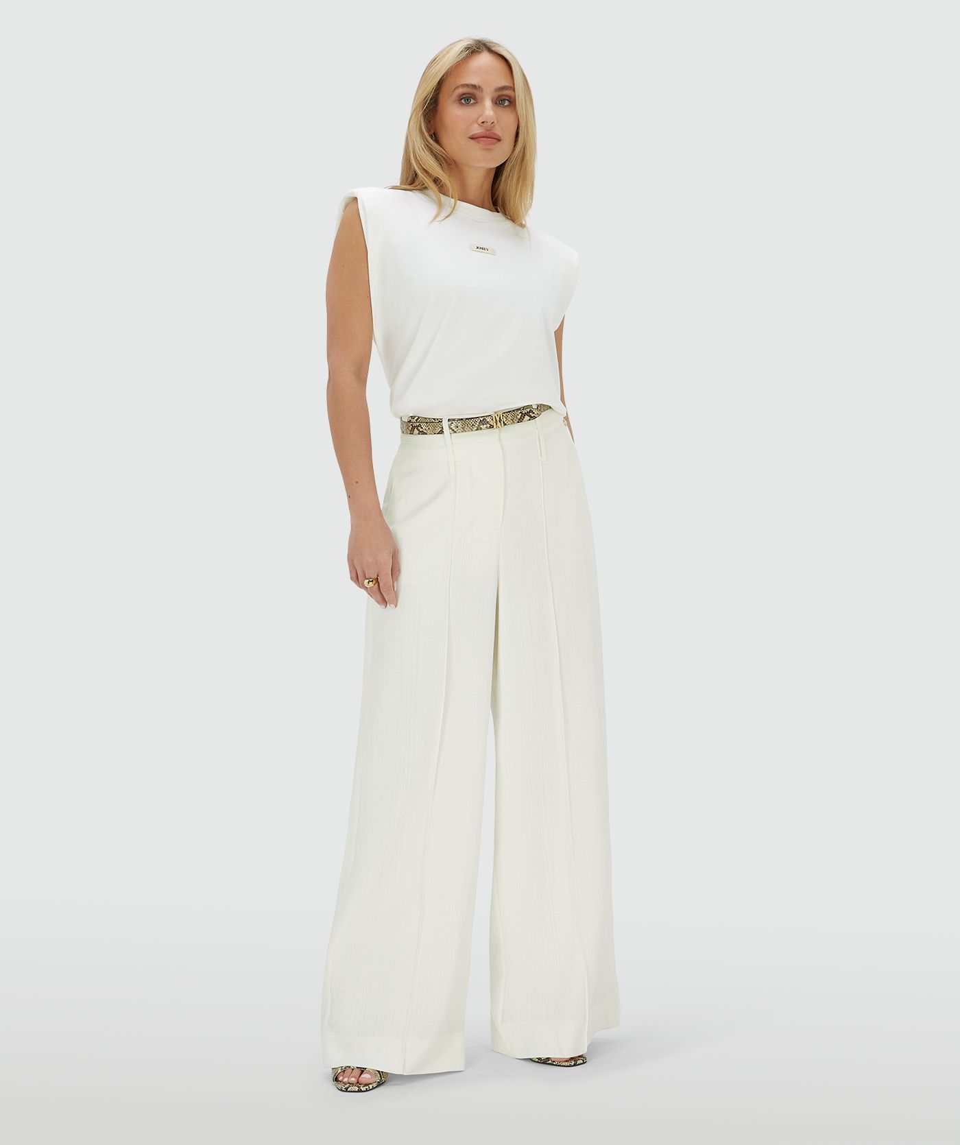 SUE T-shirt met schoudervulling - off white