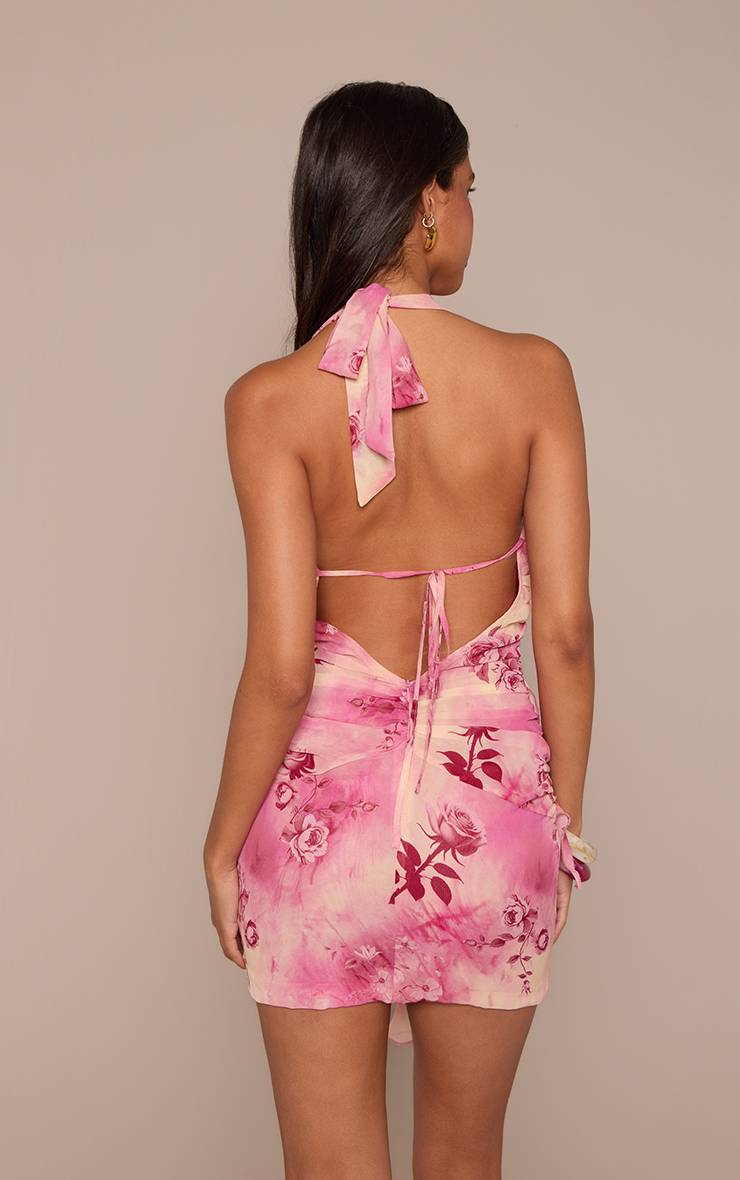 Rose Robe Courte À Décolleté Plongeant Avec Volants Floraux Et Ornement Fleur
