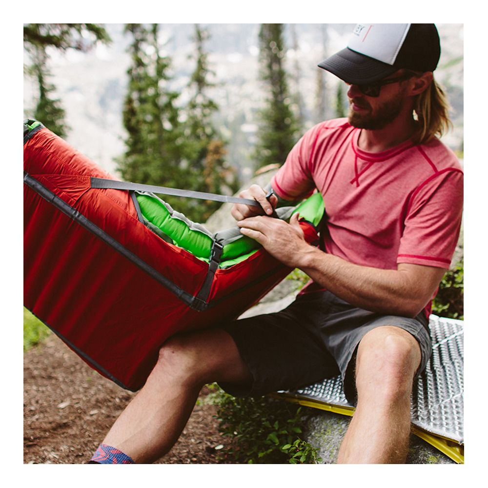 Thermarest TREKKER 63CM - Kit de transformation siège/matelas tomato