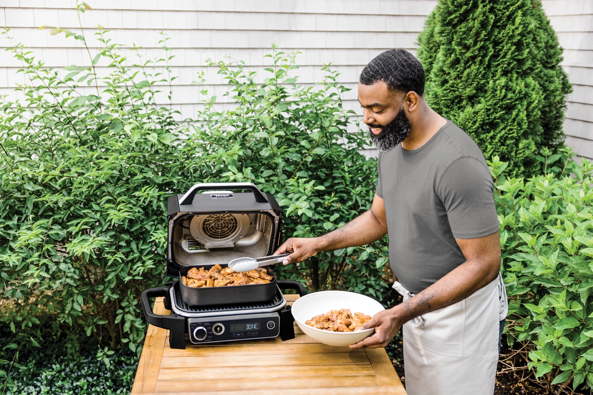 Ninja Woodfire Outdoor Grill & Smoker 220 bis 240 V