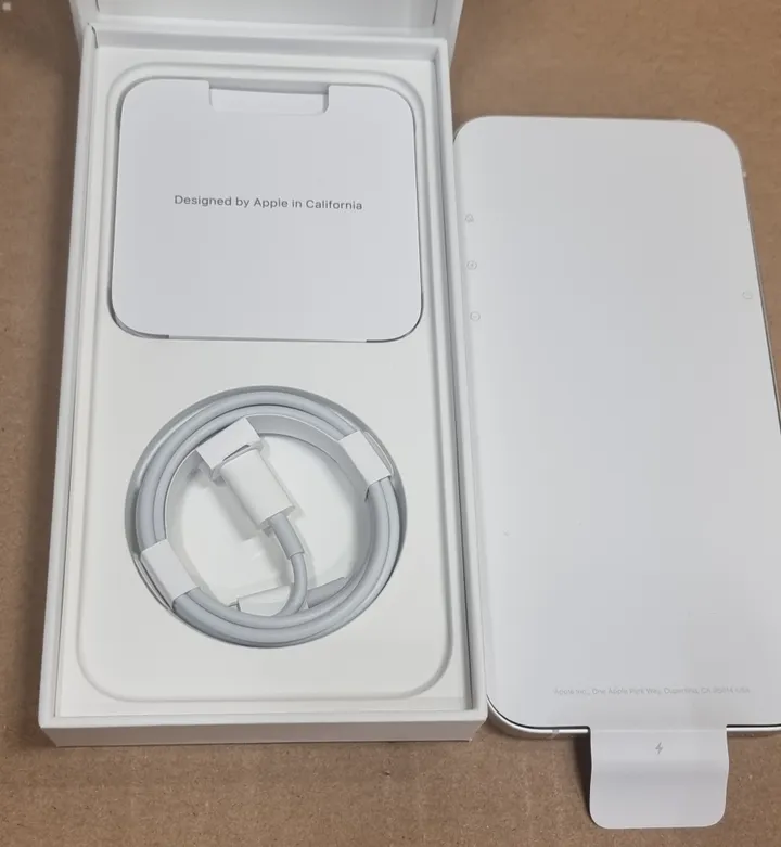 [OUTLET] - Apple iPhone 14 Plus - 5G smartphone - dual-SIM / Intern hukommelse 256 GB - OLED-skærm - 6.7