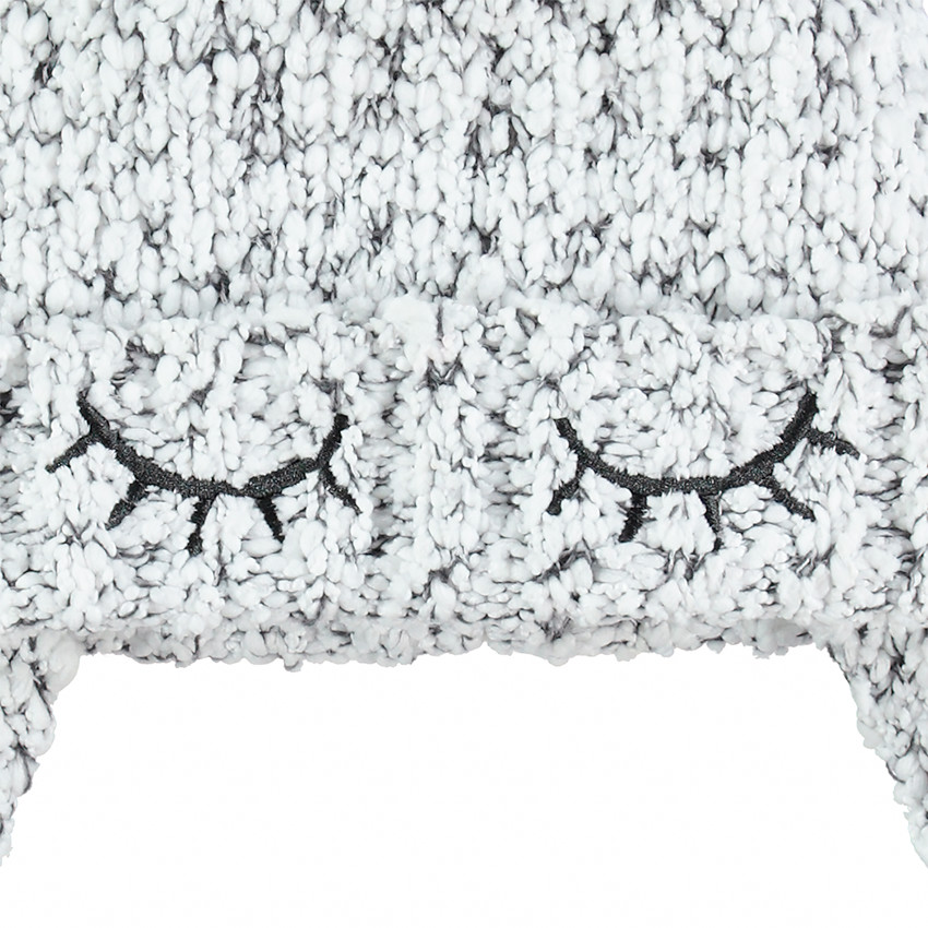 Bonnet péruvien en tricot avec détails brodés et pompon