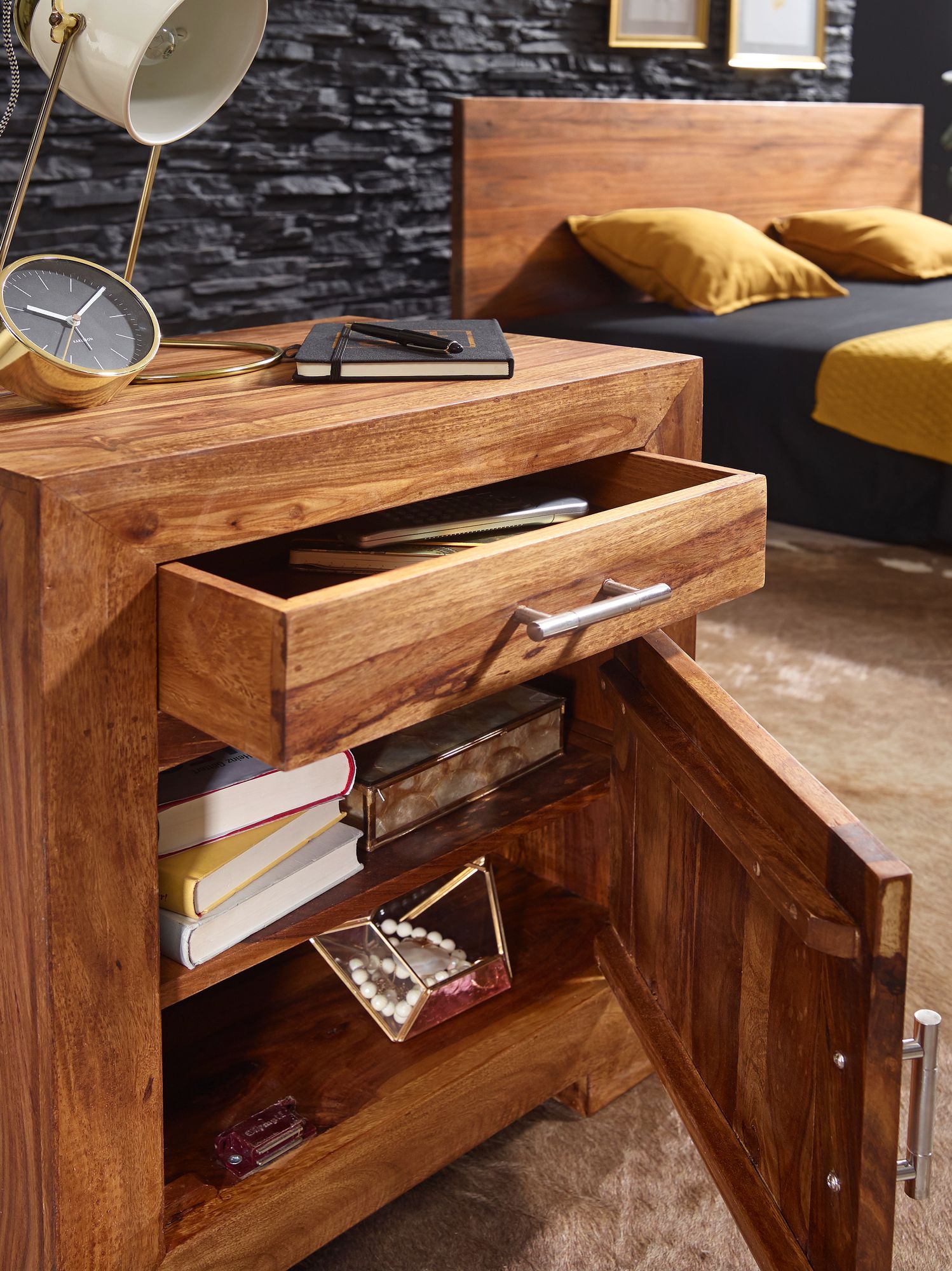 KADIMA DESIGN Massivholz Nachtschrank, Landhausstil, 60 cm Höhe, Schublade & Tür, Sheesham-Holz