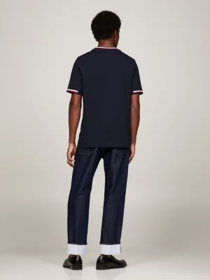 Camiseta de gola redonda com detalhes exclusivos