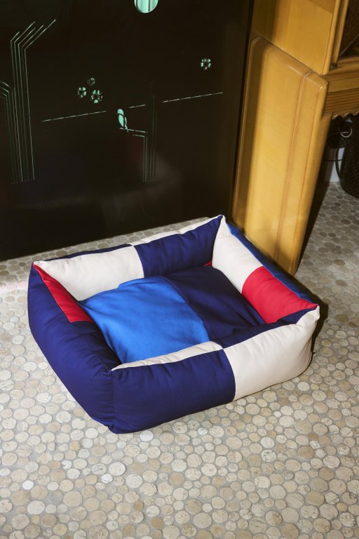 Hay Dogs hondenmand 65x78 Red and Blue
