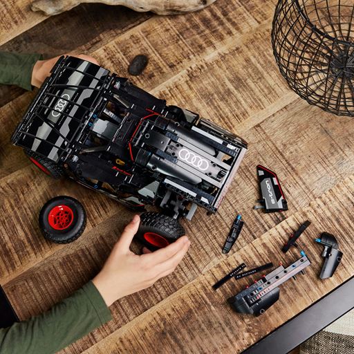 LEGO Technic Audi RS Q E-Tron - 42160