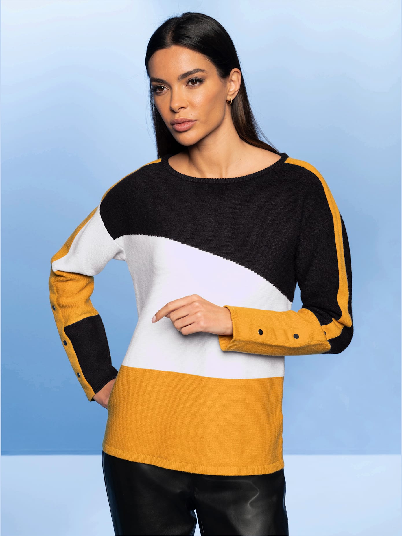 Pull avec boutons-pression décoratifs aux manches