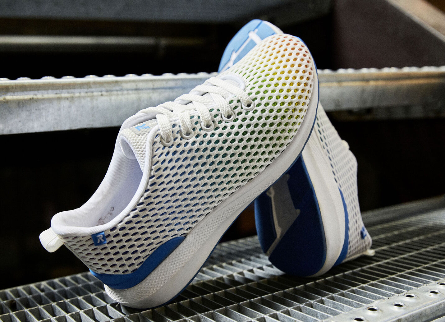 Rieker Sneaker mit Regenbogen-Farbverlauf