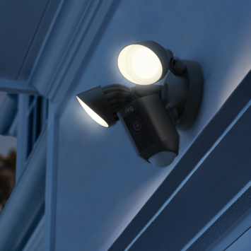 Ring Floodlight Camera Wired Plus Zwart