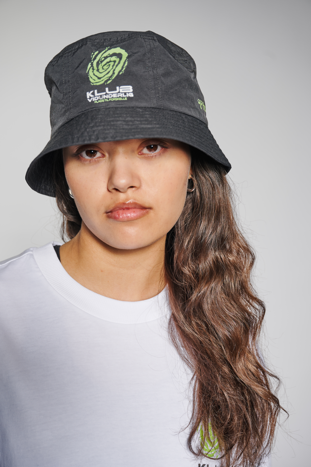 hmlPLADSTILFORSKELLE BUCKET HAT