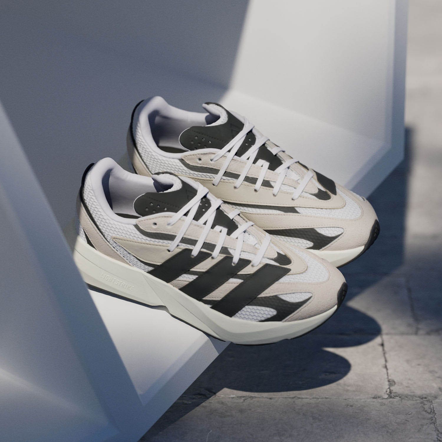 adidas  Lightblaze