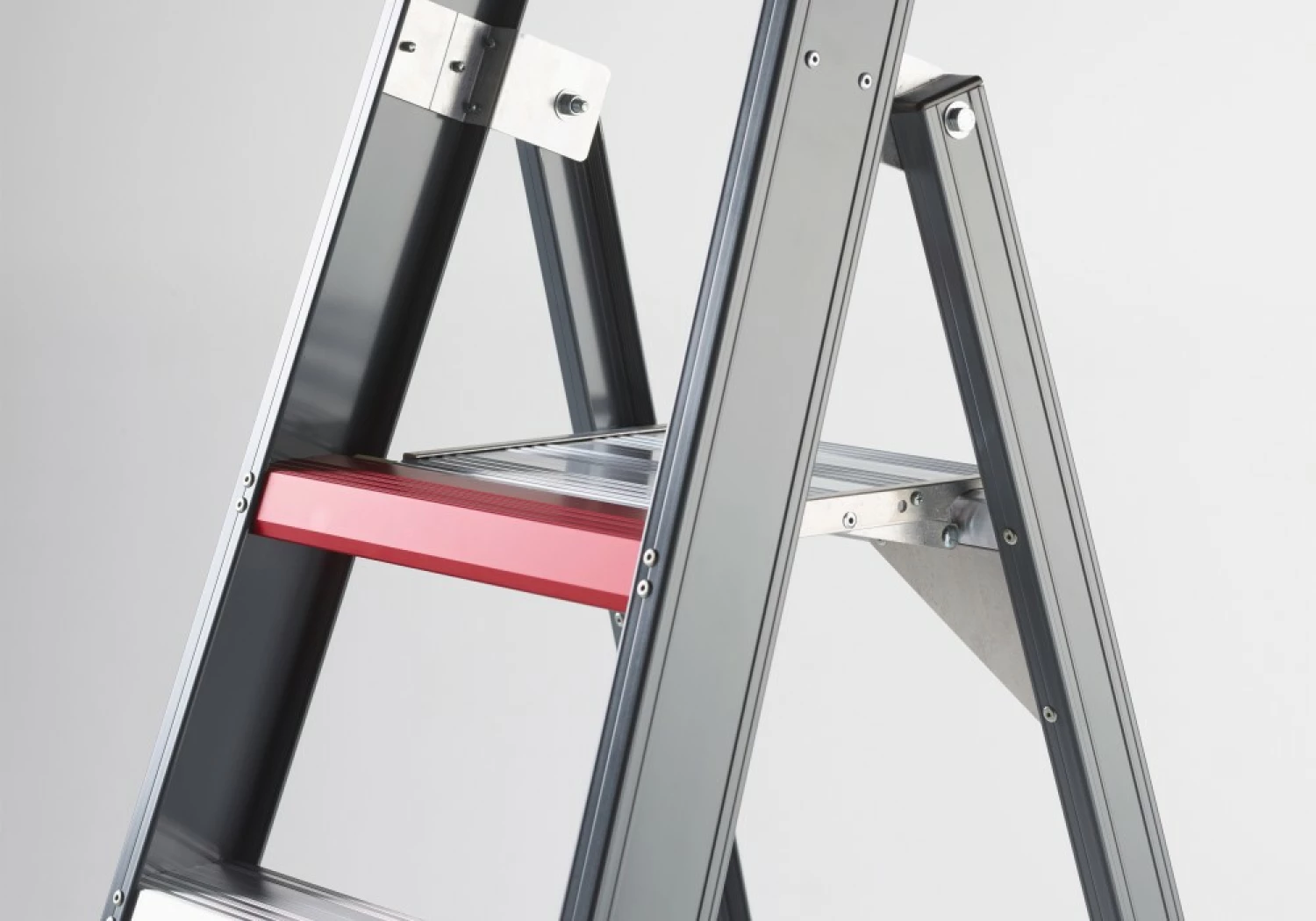 Altrex Falco FEO 7 Trap - Enkel - Aluminium met coating - 7 treden - max. werkhoogte 3.65 m.