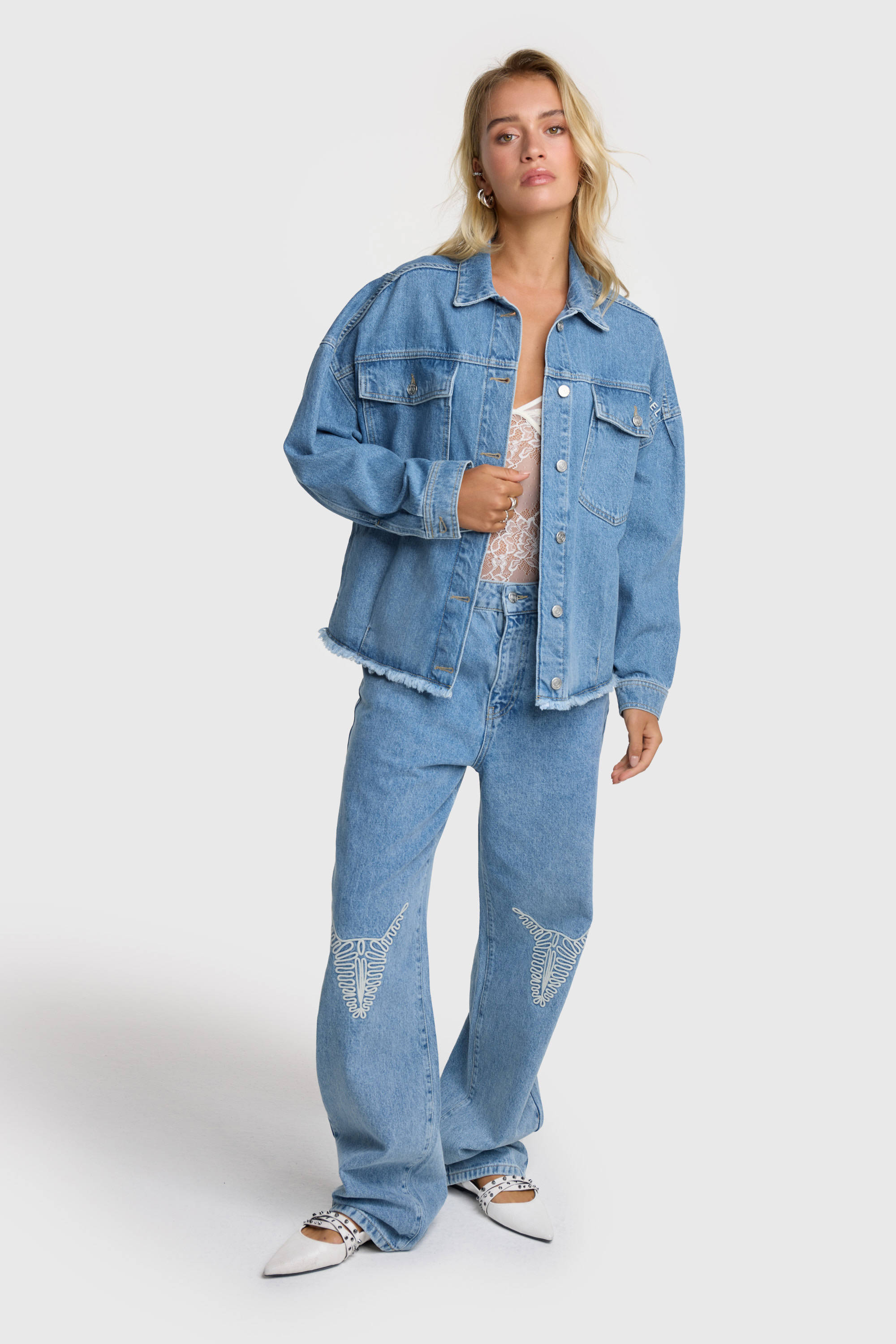 Alix the Label regular jeans met logo en borduursels light blue denim