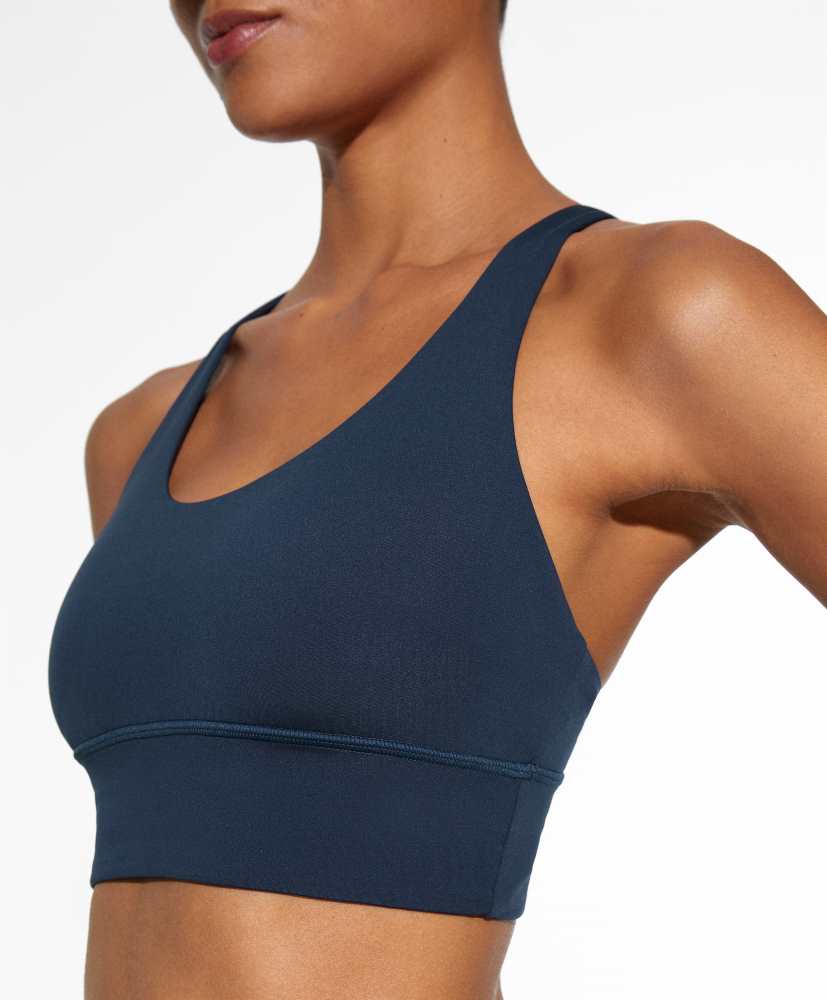 Sutiã esportivo com suporte médio para os seios.