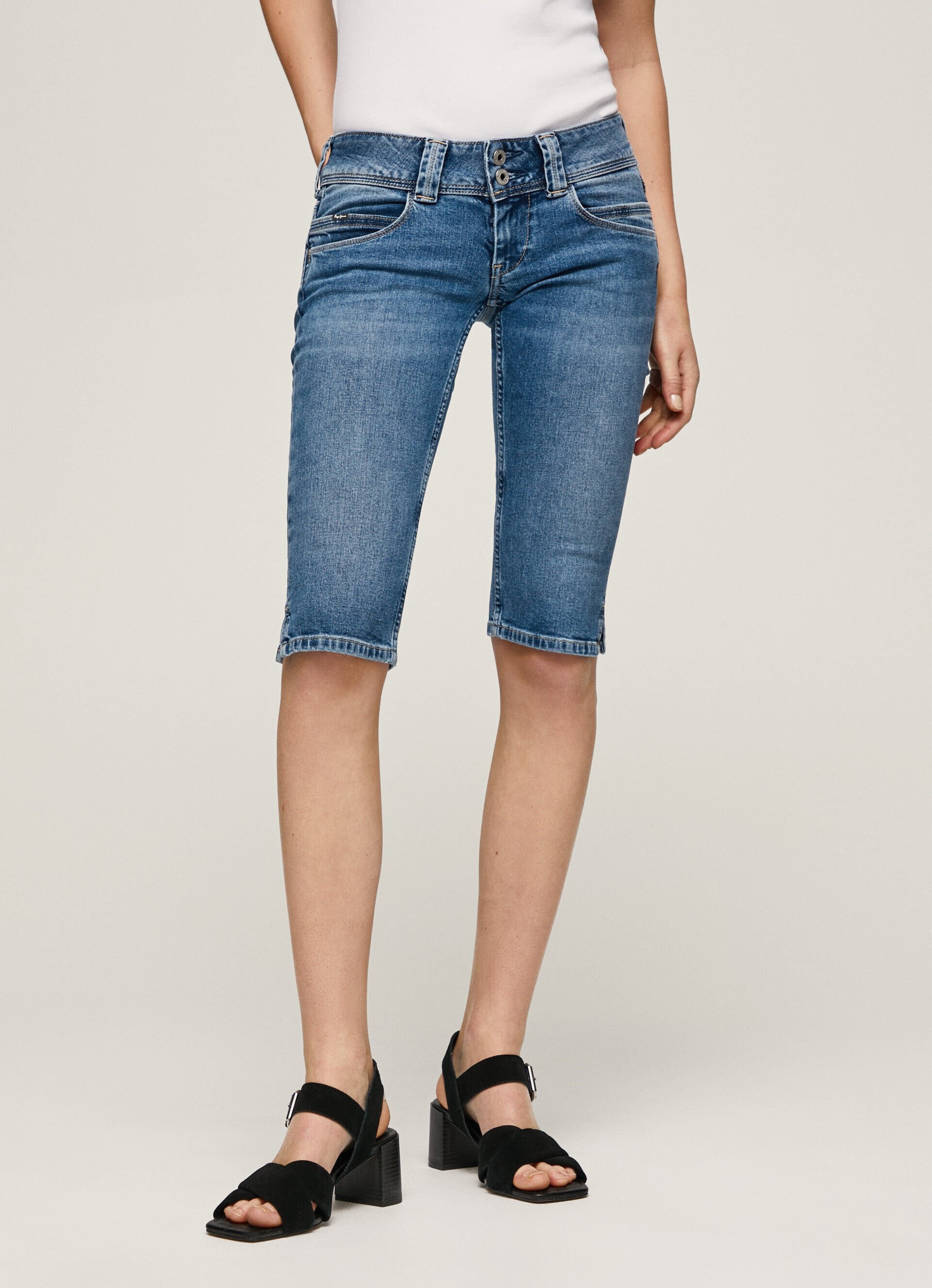 CALÇA JEANS CURTA 3/4 CORTE REGULAR - jeans