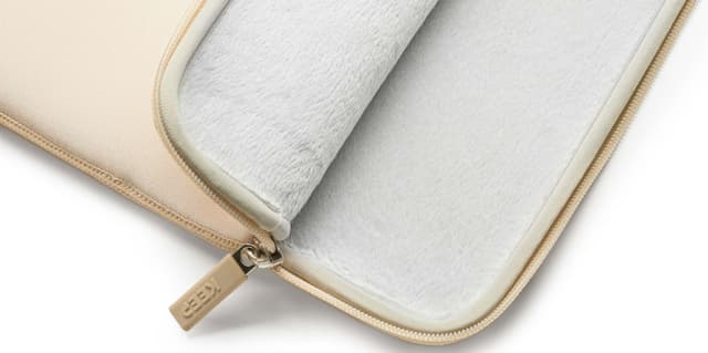 KEEP 13,6″ MacBook sleeve i neopren (måneskin)