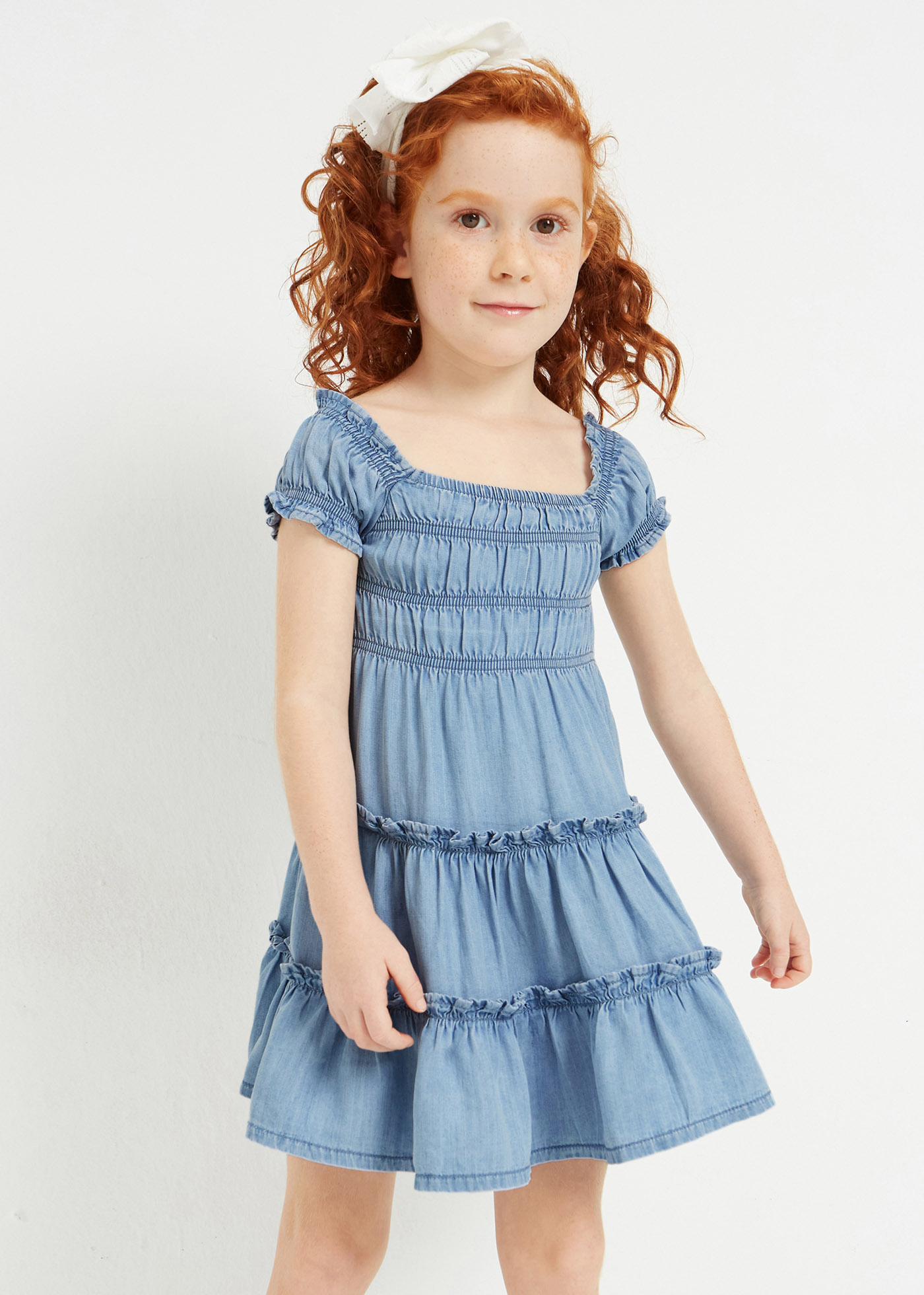 Vestido fluido infantil confeccionado em TENCEL™ Lyocell