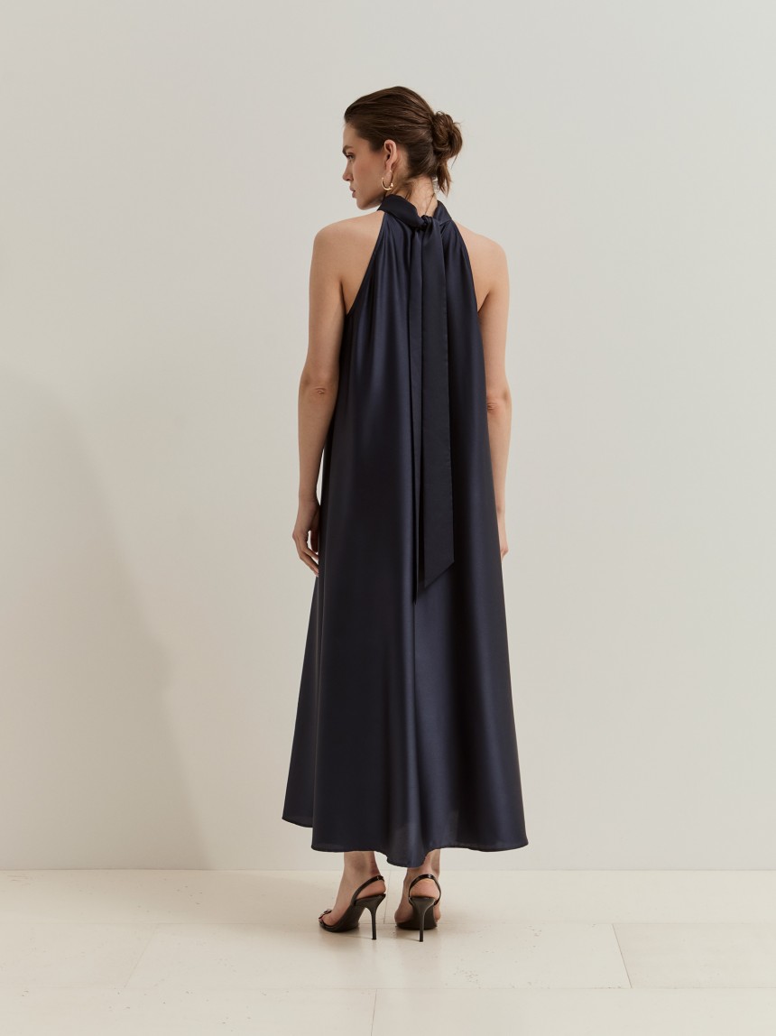 Vestido fluido acetinado