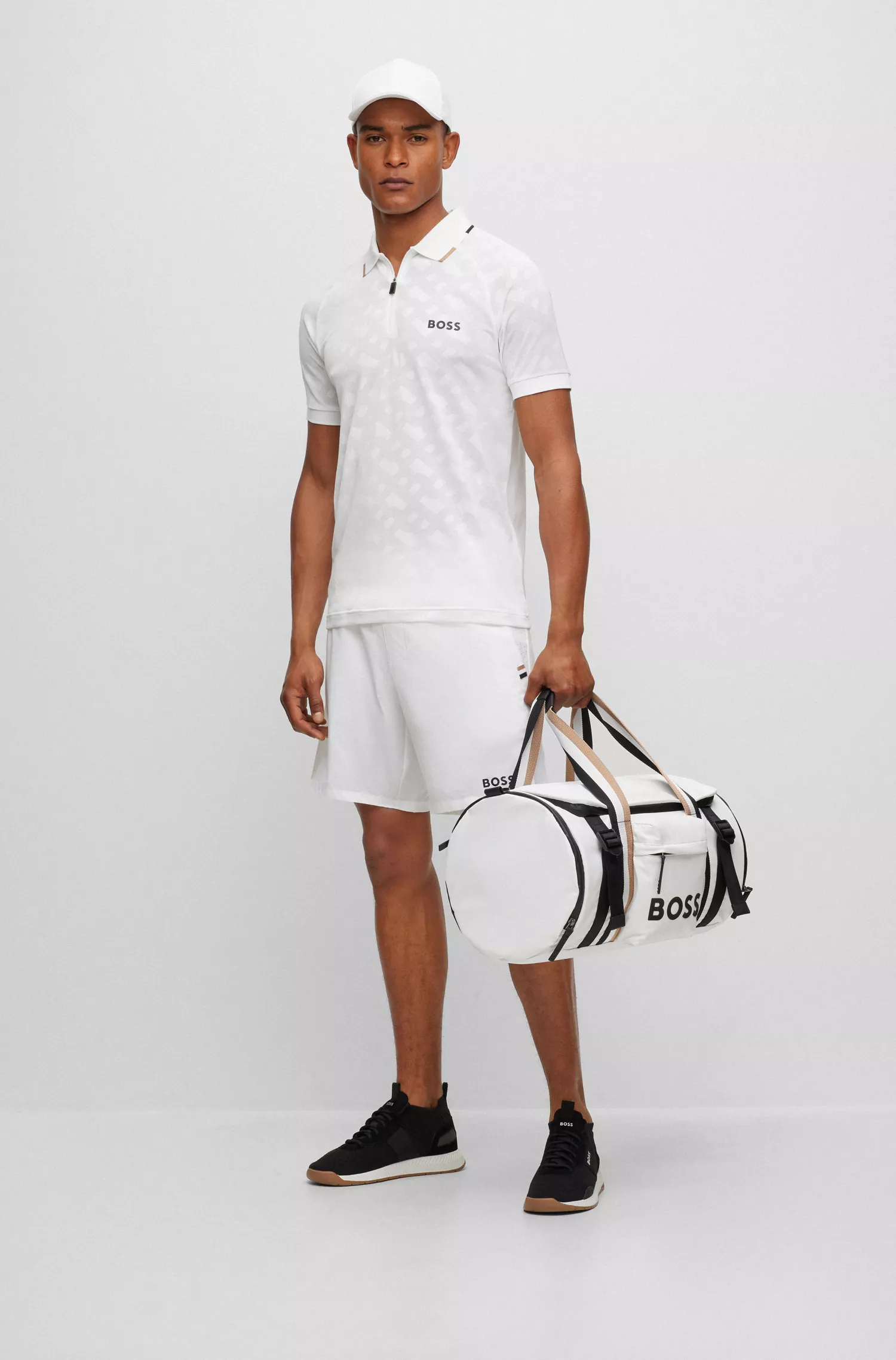 Shorts BOSS Green - BOSS x Matteo Berrettini de alta performance com elasticidade, detalhe do logo e aplicações em mesh.
