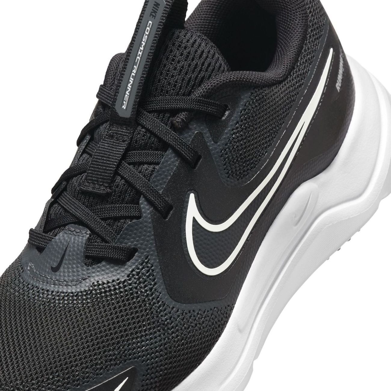 NikeNike Cosmic Runner
