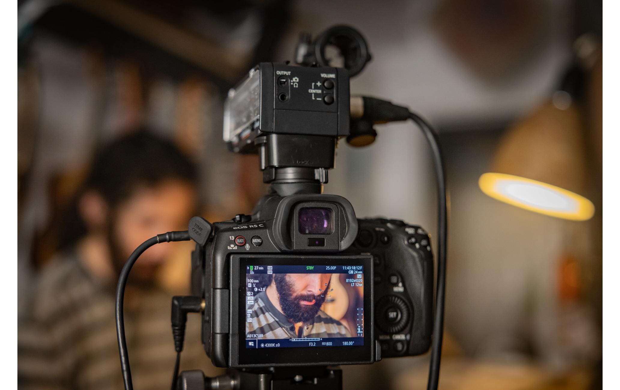 Fotokamera EOS R5 C Kit AV PRO MK2 4000 GB Speicherkarte<br>Canon EOS R5 C Professionelle Systemkamera für Fotografen und Videoproduzenten inklusive Speicherkarte