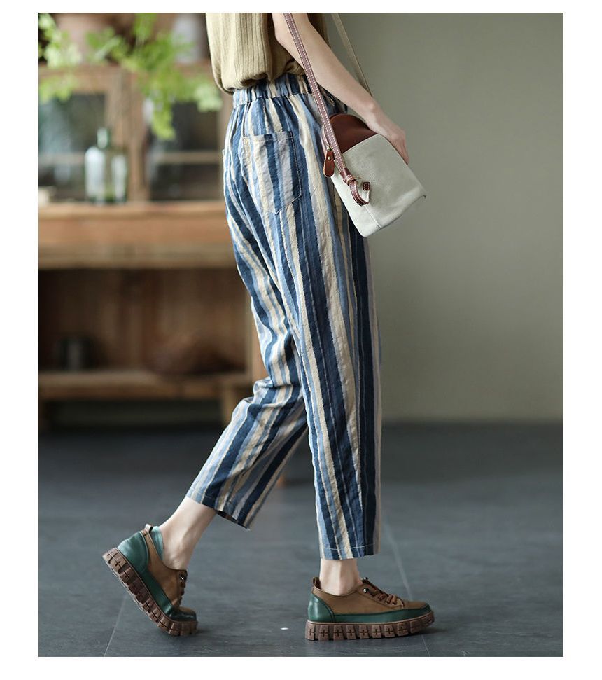 ZIMO - Gestreepte cropped taps toelopende broek met trekkoordtaille