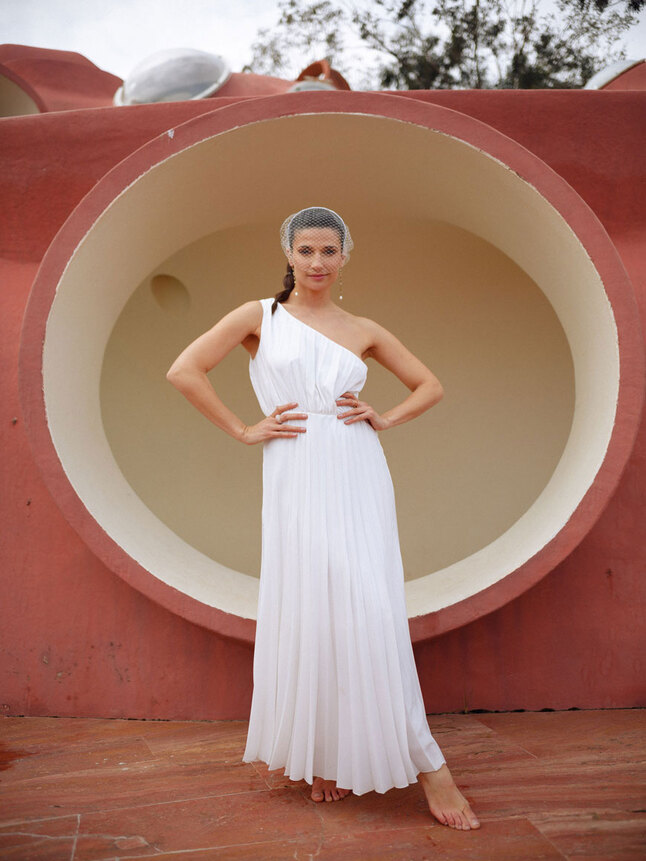 Robe longue plissée one-shoulder