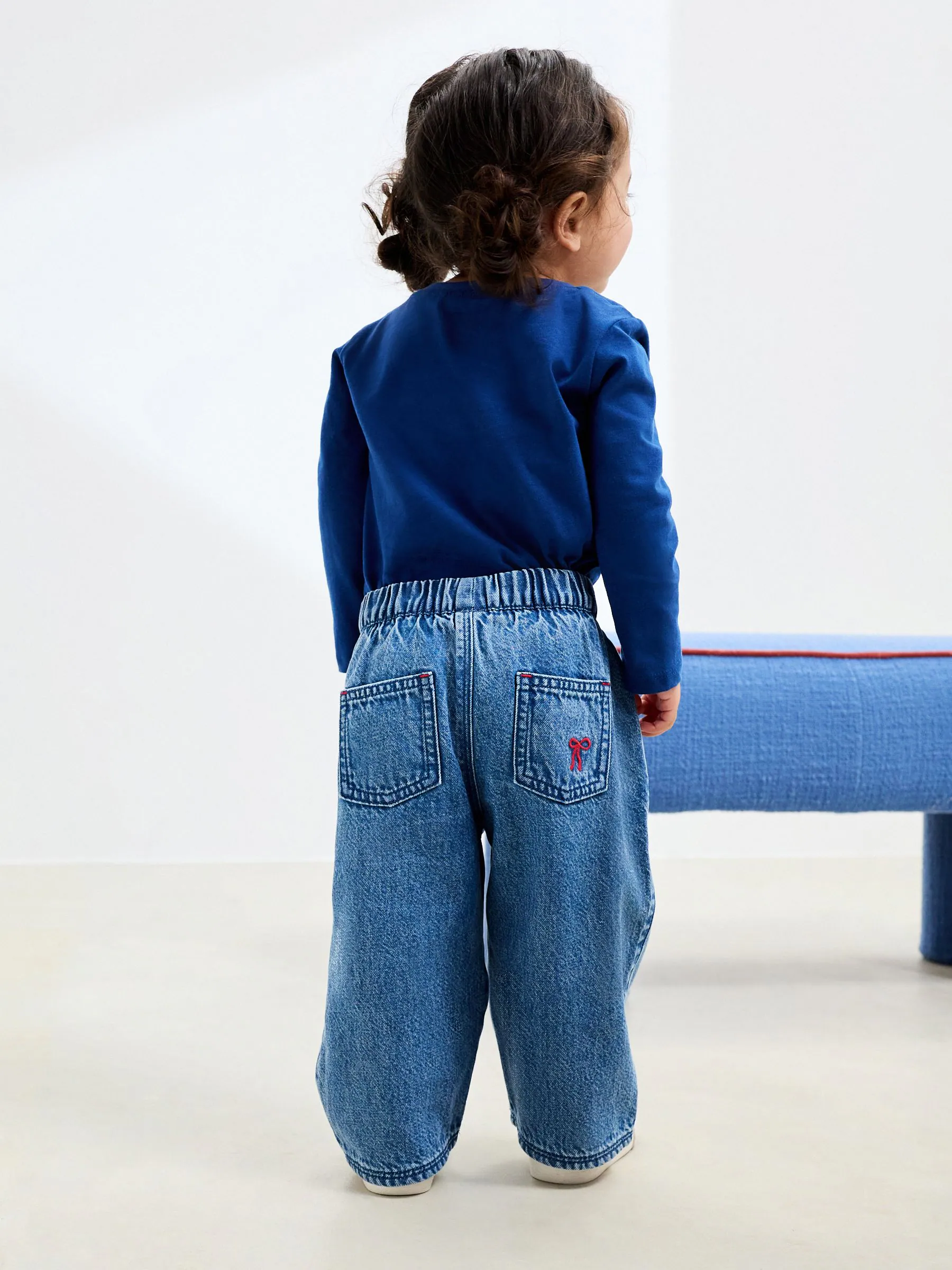 Middenblauw denim - Jeans met strikborduursel (3mnd -7jr)