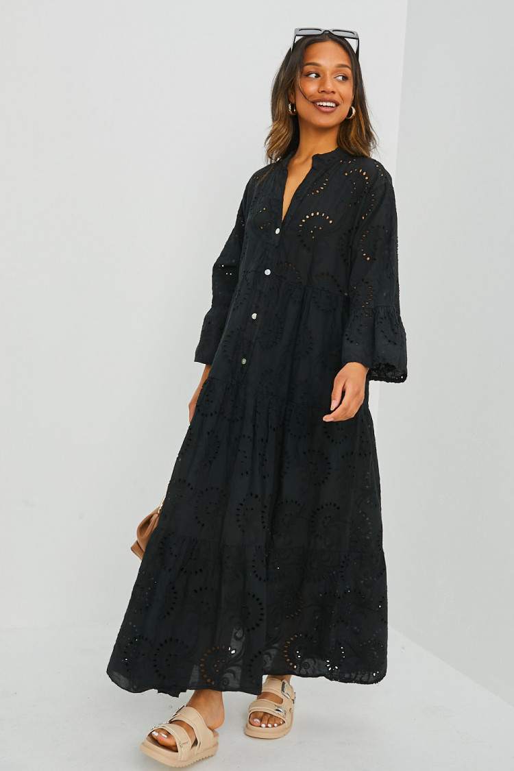 Robe noire évasée à détails crochets
