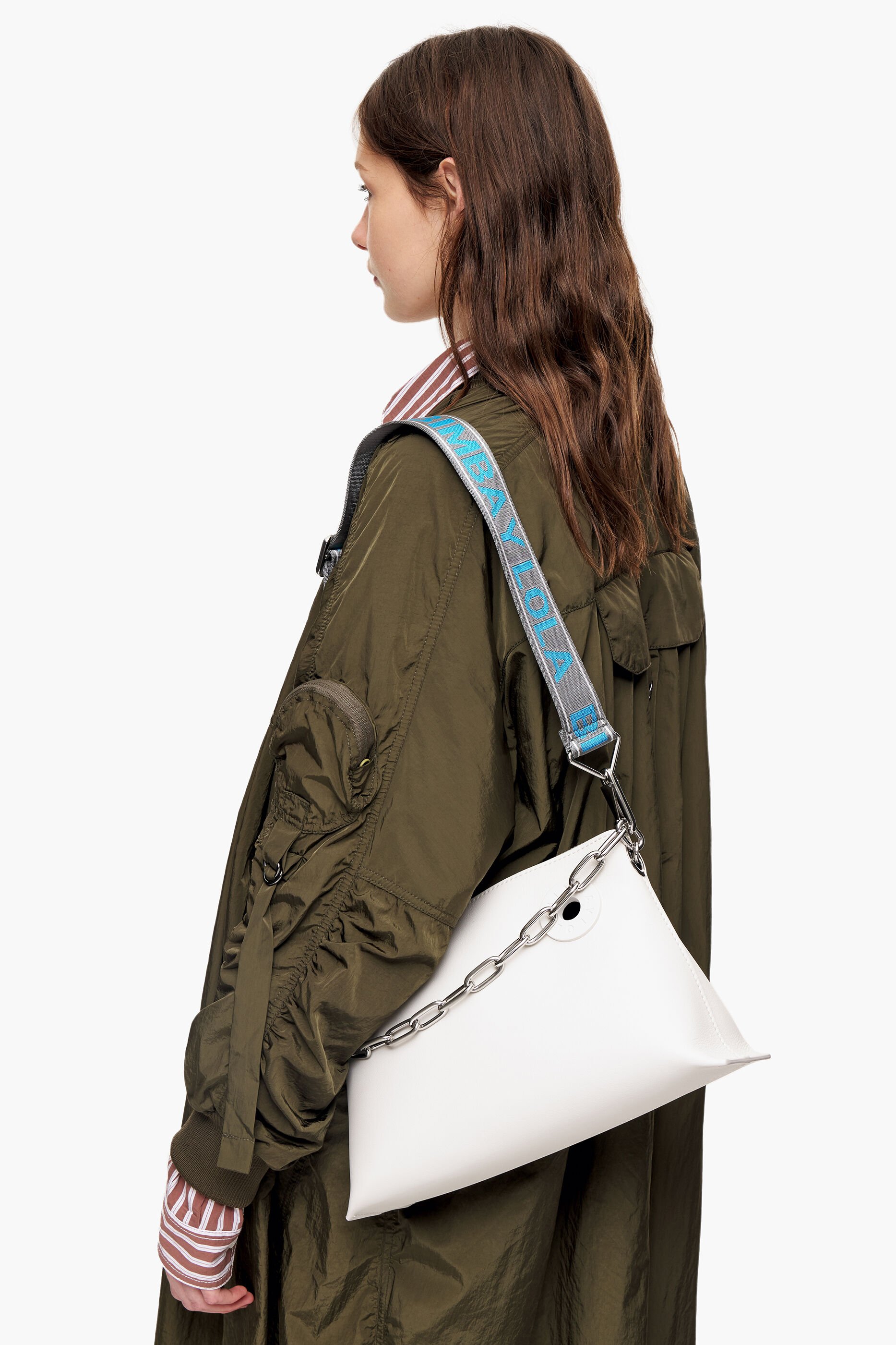 Bolsa trapezoidal tamanho M em couro off-white