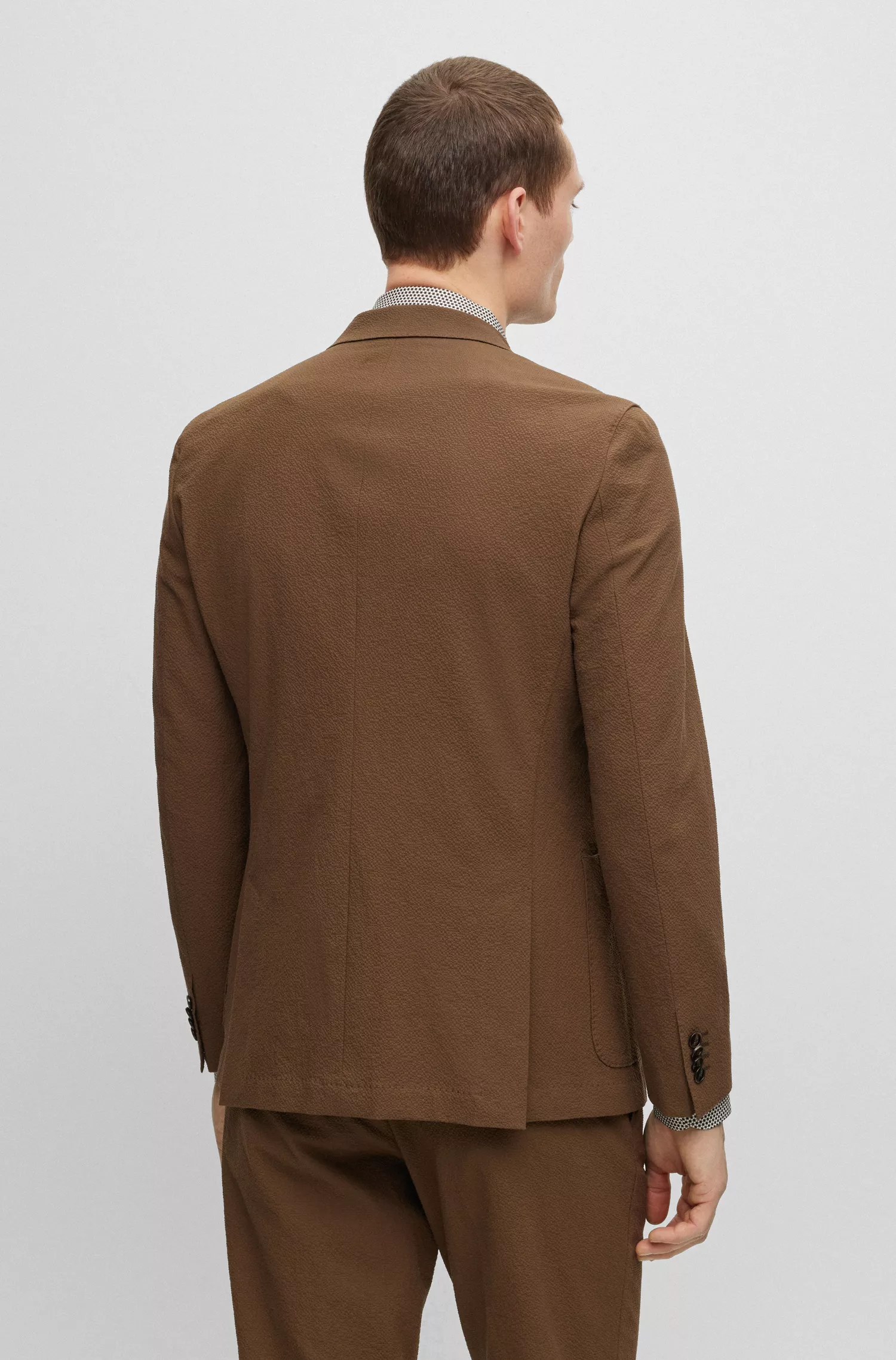 Terno BOSS preto slim-fit em algodão seersucker com elastano