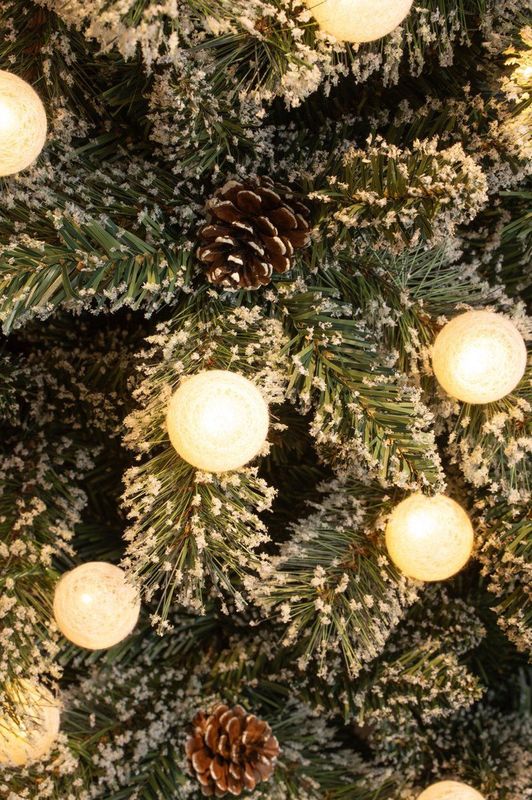 Kerstboom - Kunst - Groen - 60 cm - Inclusief LED Lampjes en Versiering