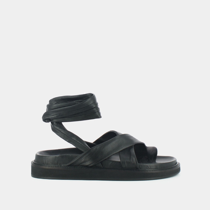 Sandales à larges brides entrecroisées  en cuir noir