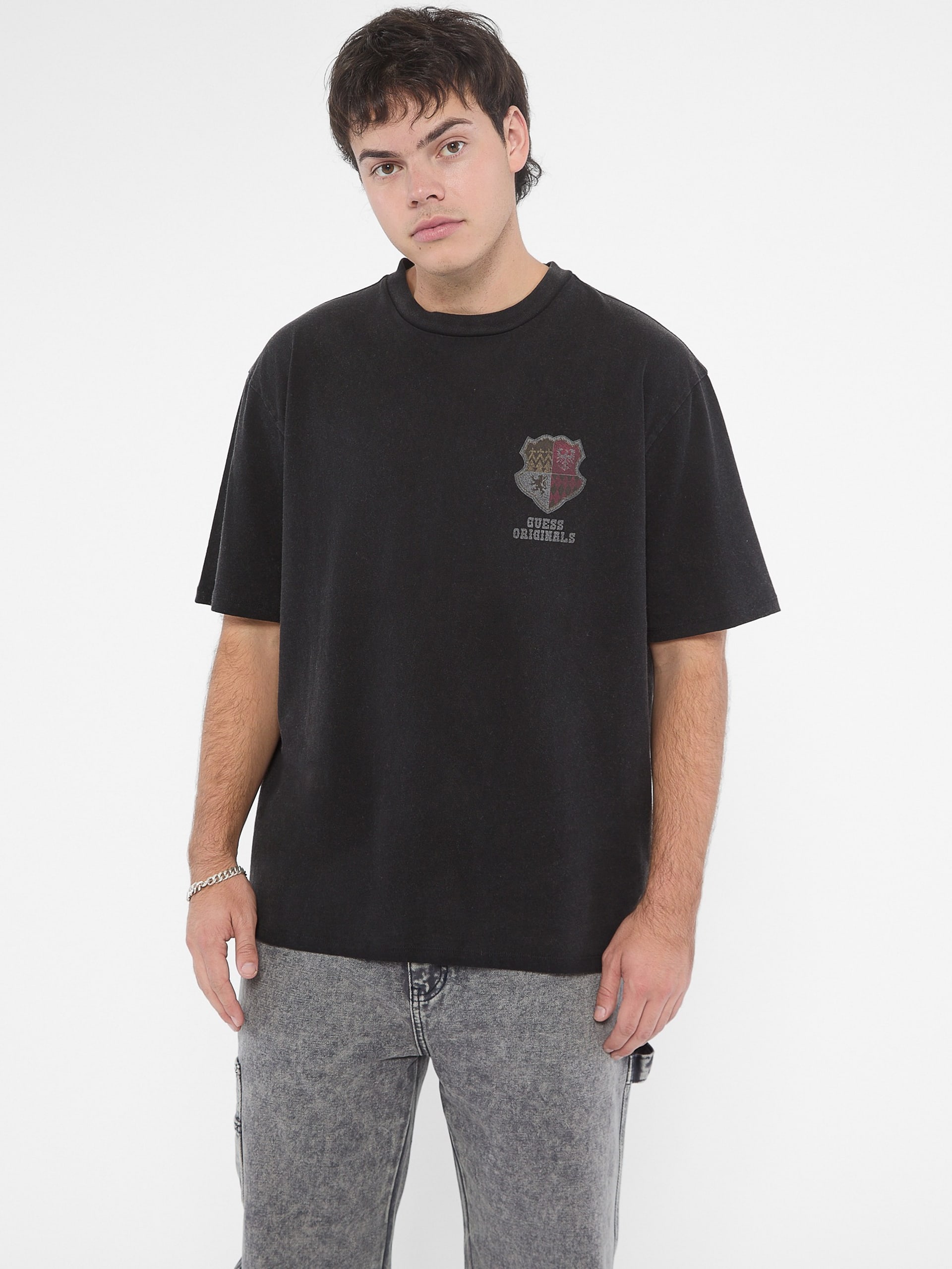 Camiseta GUESS Originals Varsity com estampa gráfica