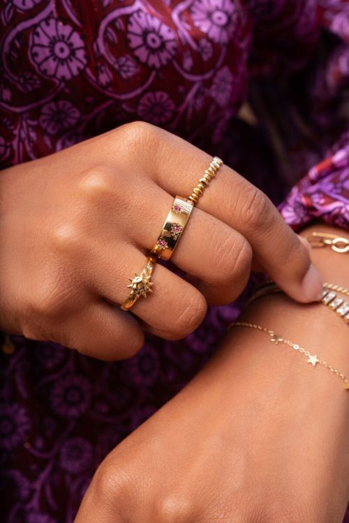 Mystic ring met sterretjes en roze steentjes