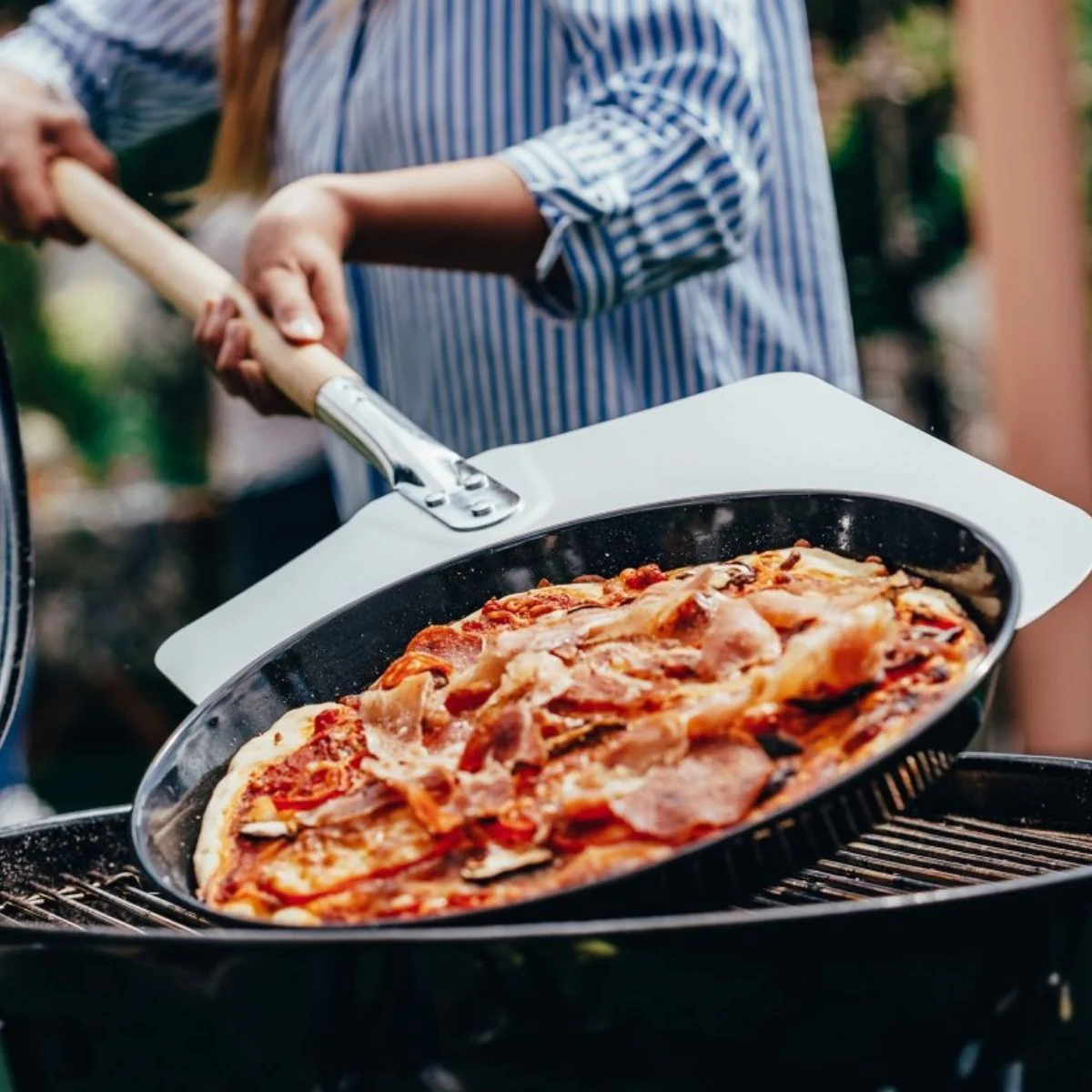Plaque à pizza perforée ronde four et barbecue 32 cm Barbecue FM Profe