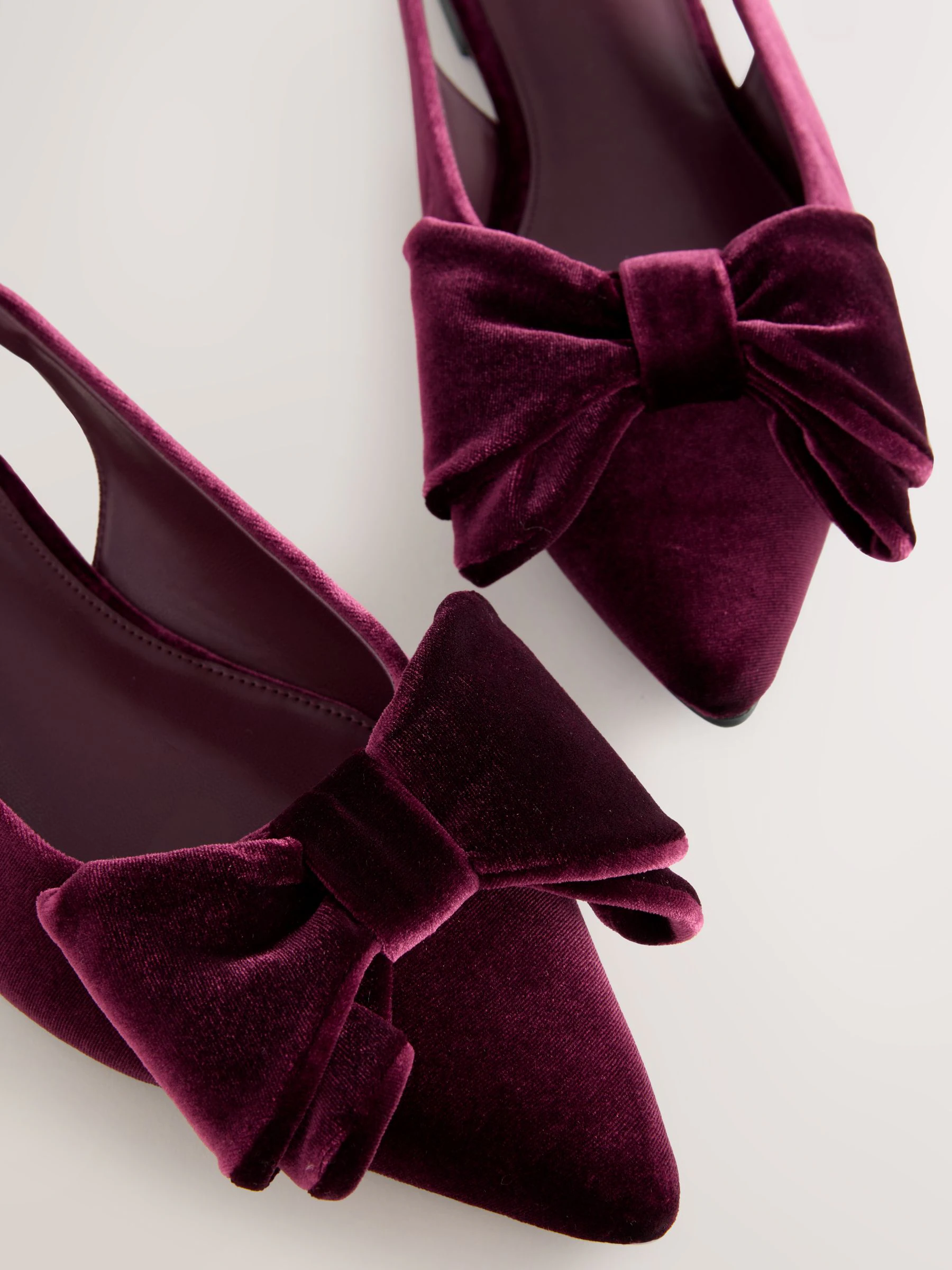 Bordeauxrood fluweel - Forever Comfort® ballerina's met strik, spitse neus en hielbandje