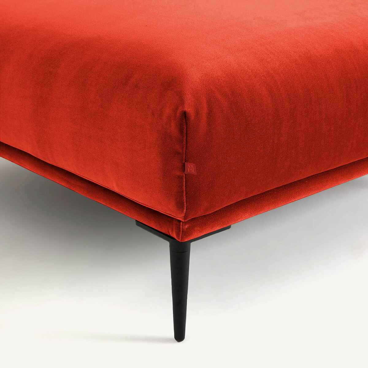 AM.PM<br>Puf XL em veludo, design Oscar E.Gallina