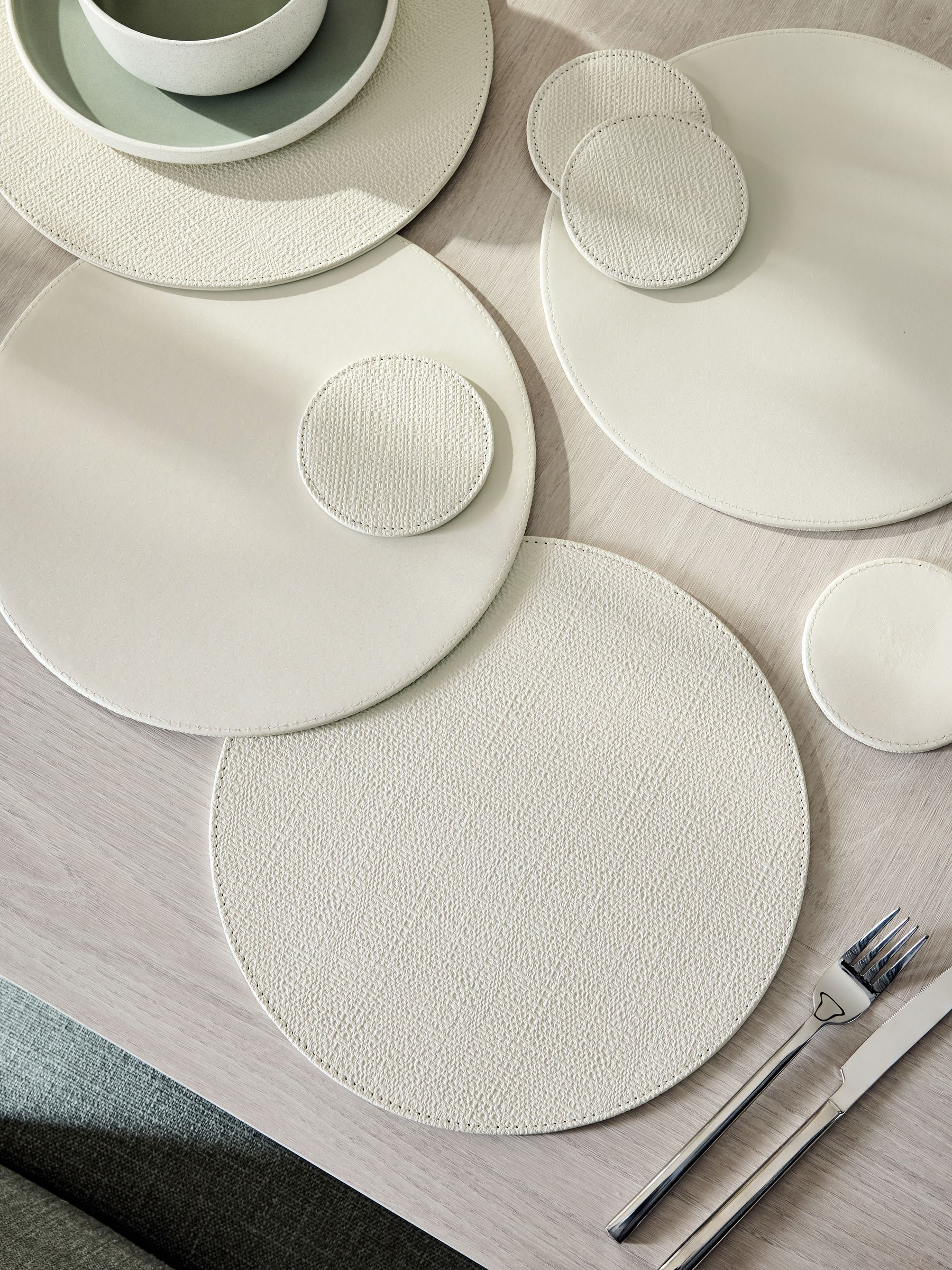 Set van 4 omkeerbare placemats en onderzetters van imitatieleer