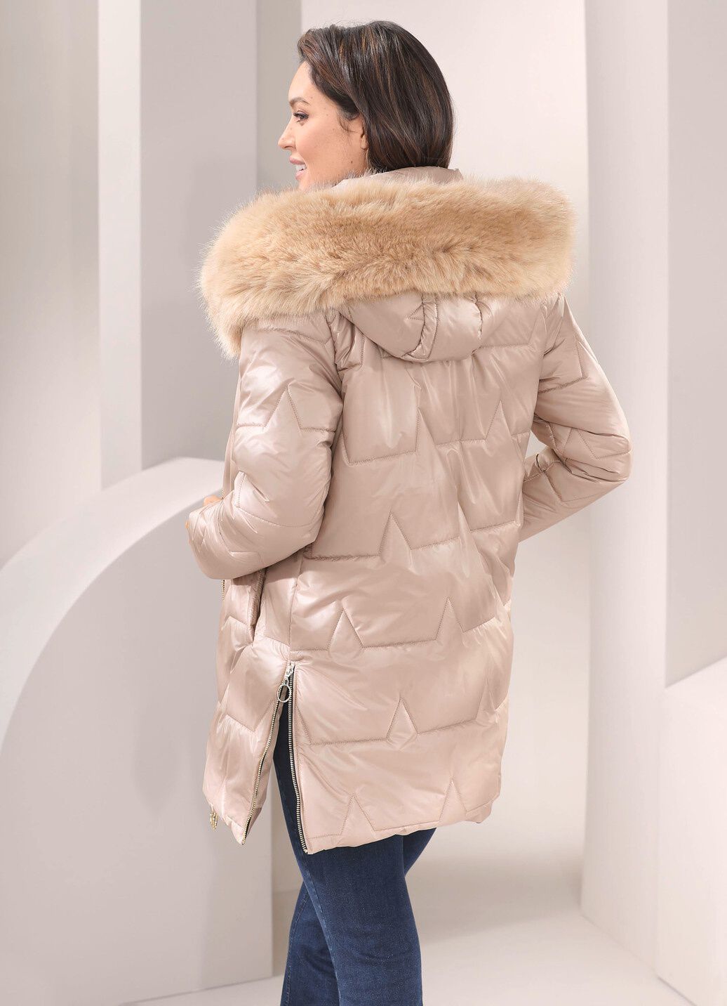 Jacke mit abnehmbarer Kapuze